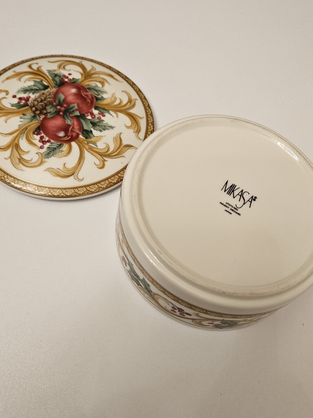 Mikasa Holiday Porcelain Trinket Box Red Gold Holiday Orchard Round Lidded Vtg